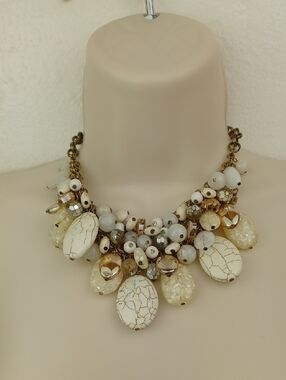 Cream Crackle Stone & Pearly Gold Cluster Brass Chunky Chain Statement Necklace